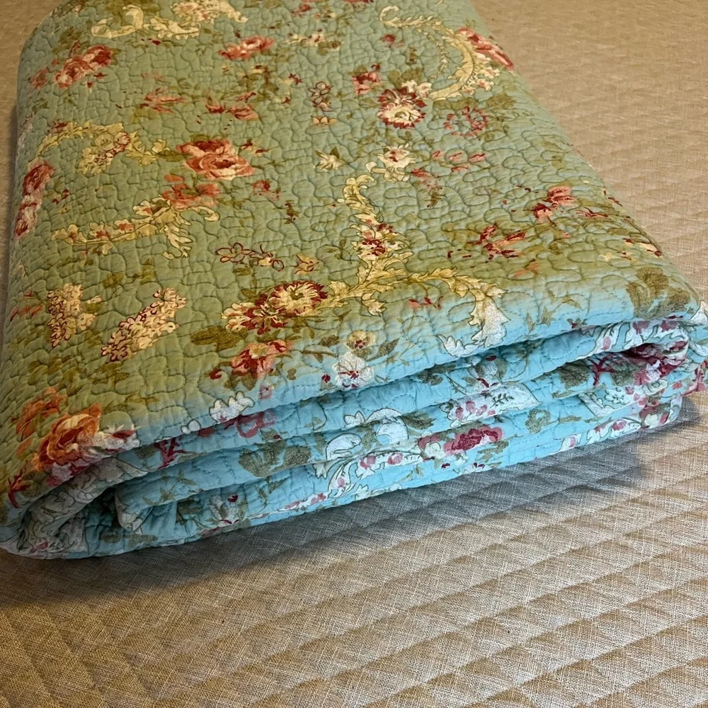 Reversible King Quilt Like New: Light Teal Floral & Stripe Reversible Quilt
